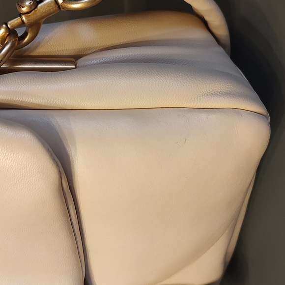 Coach Pillow Yabby 26 ***missing crossbody strap and coach leather tag w/blemish - Picture 16 of 16